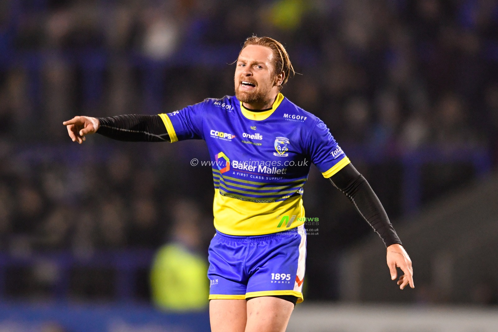 23rd January 2020, Halliwell Jones Stadium, Warrington, England; Rugby League Pre Season, Warrington Wolves v Salford Red Devils : Blake Austin (6) of Warrington Wolves points to where he wants the ball to be played