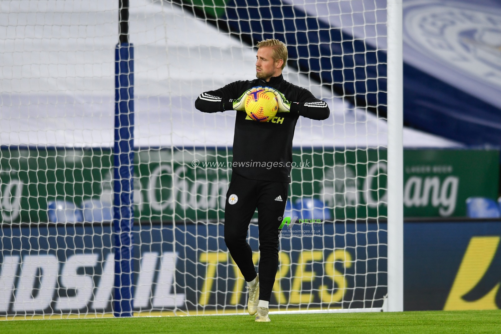 Kasper Schmeichel #1 of Leicester City warming up before the game