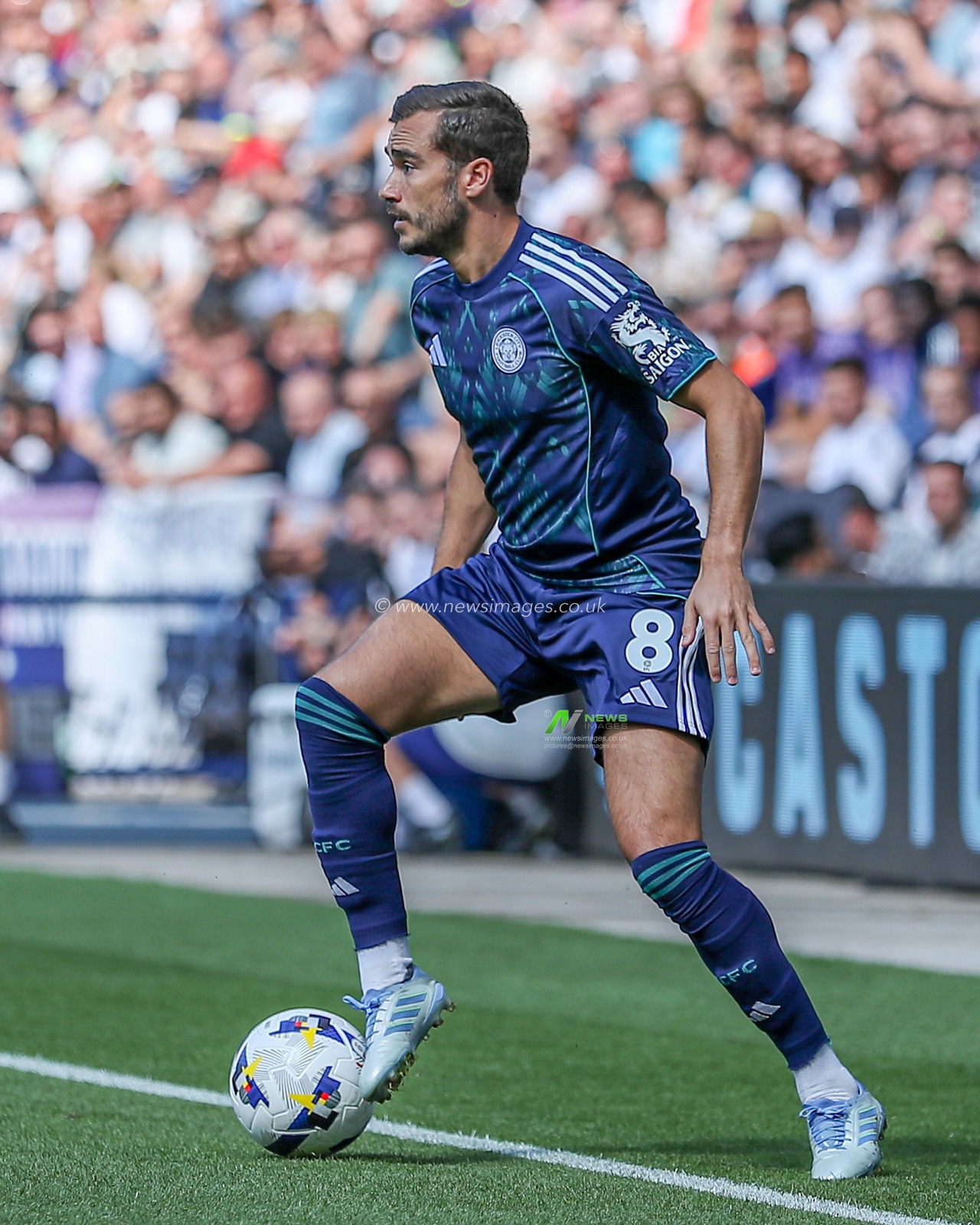 Harry Winks of Leicester City with the ball at his feet during the Sky Bet Championship match Preston North End vs Leicester City at Deepdale, Preston, United Kingdom, 16th August 2025

(Photo by Jorge Horsted/News Images)