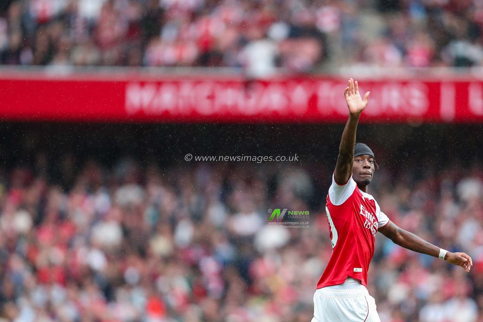Noni Madueke of Arsenal acknowledges the fans during the Premier League match Arsenal vs Nottingham Forest at Emirates Stadium, London, United Kingdom, 13th September 2025

(Photo by Izzy Poles/News Images)