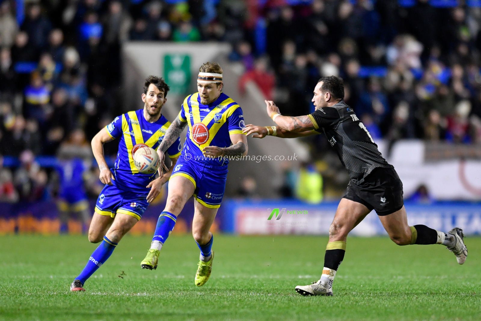 21st February 2020, Halliwell Jones Stadium, Warrington, England; Betfred Super League, Warrington Wolves v Toronto Wolfpack : Blake Austin (6) of Warrington Wolves kicks the ball under pressure from Bodene Thompson (12) of Toronto Wolfpack