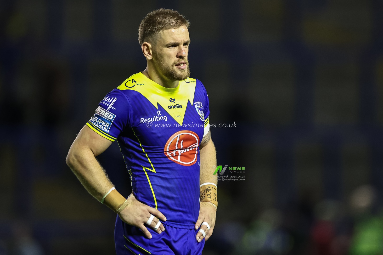A dejected Matt Dufty of Warrington Wolves after the final shooter during the Betfred Super League Round 20 match Warrington Wolves vs Hull KR at Halliwell Jones Stadium, Warrington, United Kingdom, 2nd August 2024

(Photo by Mark Cosgrove/News Images)