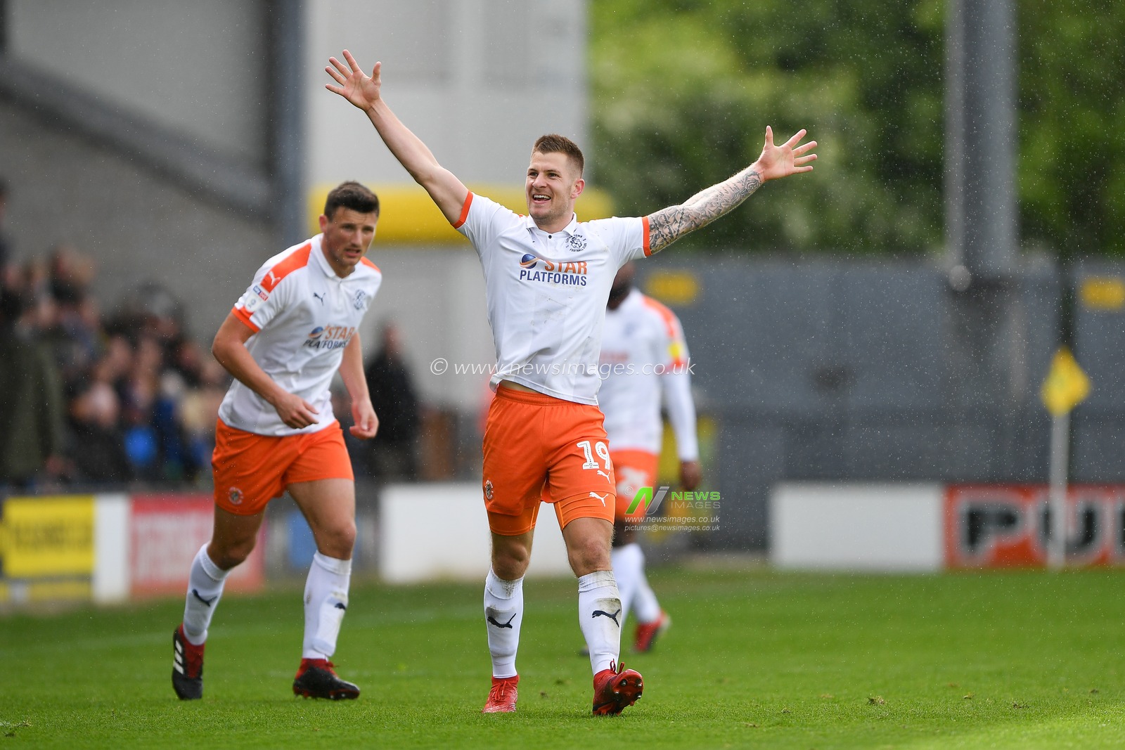 27th April 2019, Pirelli Stadium, Burton upon Trent, England; Sky Bet League One, Burton Albion vs Luton Town ; James Collins (19) of Luton Town celebrates after scoring a goal to make it 0-1 

Credit: Jon Hobley/News Images

English Football League images are subject to DataCo Licence