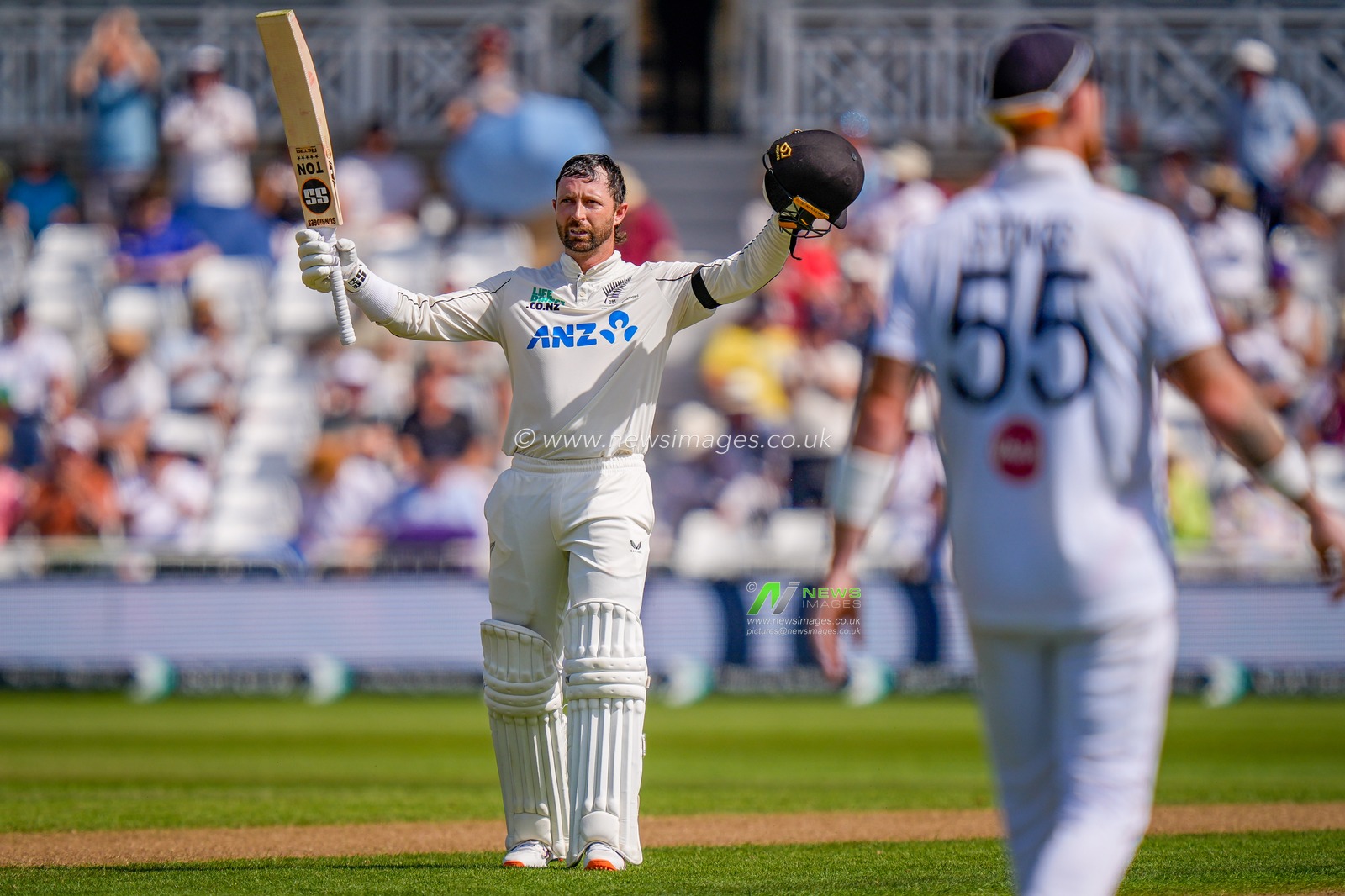 Devon Conwayof New Zealand celebrates scoring his 100 runs and raises his bat for a century during the 3rd Rothesay Test Match Day 1 match England vs New Zealand at Trent Bridge, Nottingham, United Kingdom on 25 June 2026

(Photo by Maynard Manyowa/News Images)