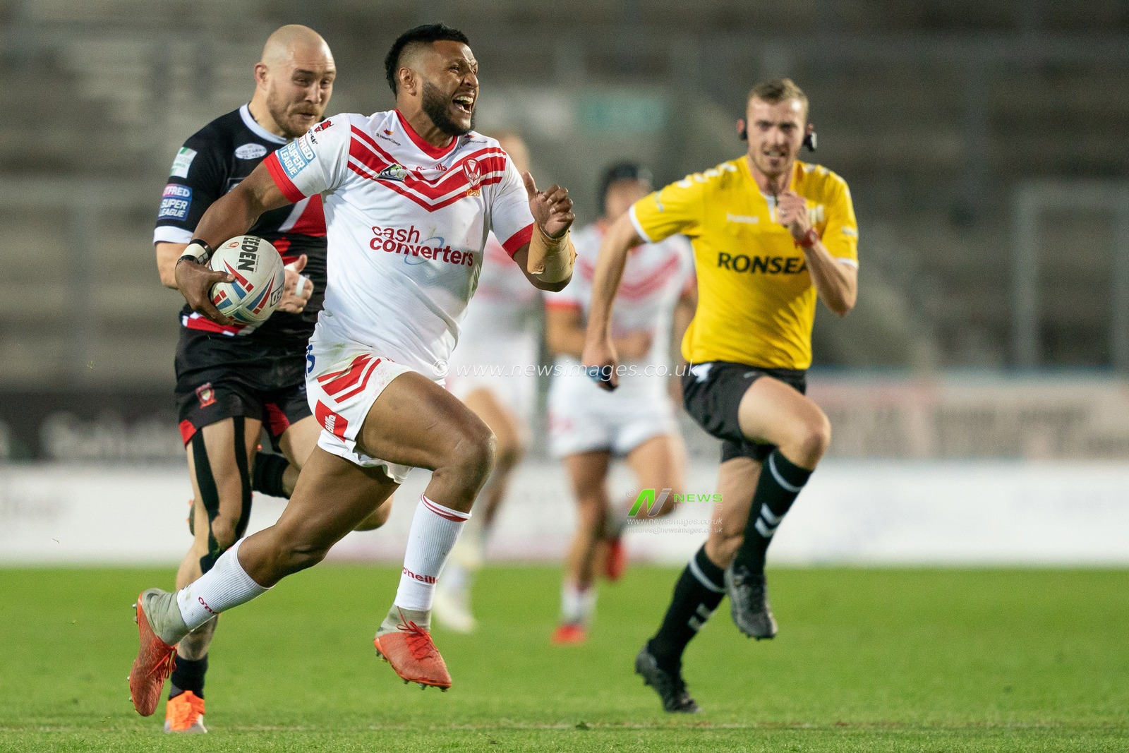 St. Helens's Dominique Peyroux in action during todays match

17th May 2019 , Totally Wicked Stadium, St Helens, England;  Betfred Super League, Round 15, St Helens vs Salford Red Devils ; 

Credit: Terry Donnelly/News Images