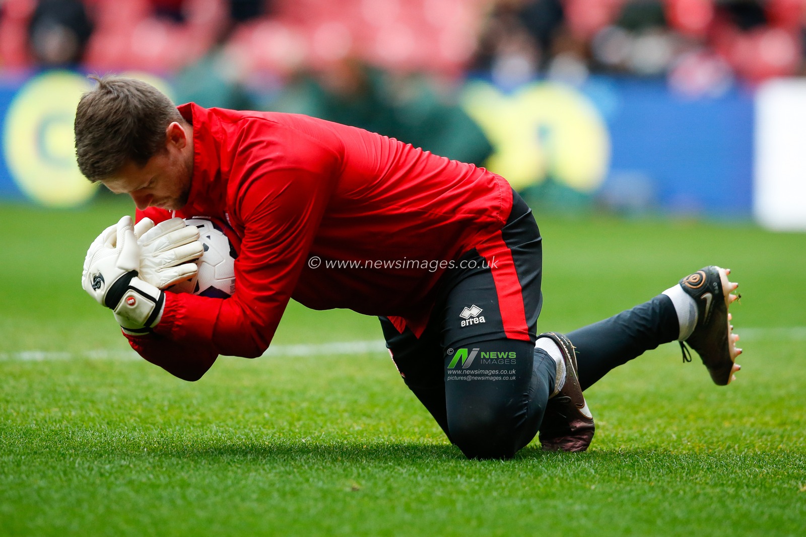Luke Daniels #28 of Middlesbrough warms up before the Sky Bet Championship match Middlesbrough vs Blackpool at Riverside Stadium, Middlesbrough, United Kingdom, 4th February 2023

(Photo by Ben Early/News Images)