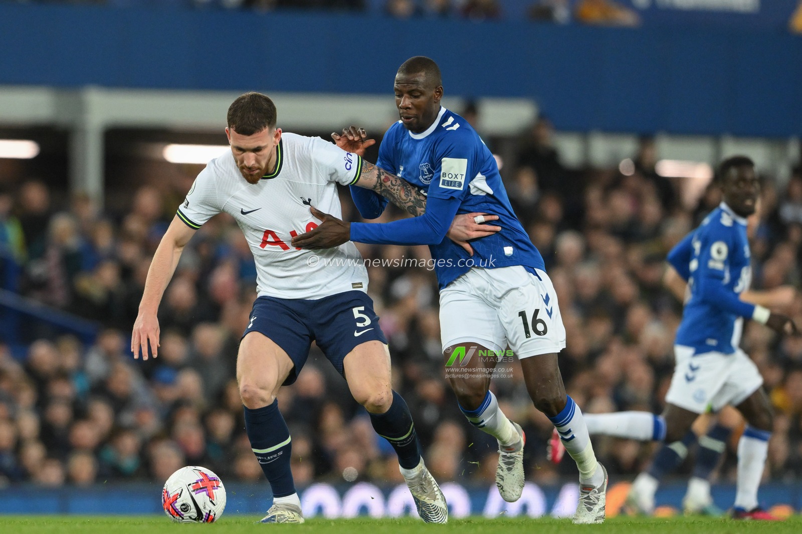 Pierre-Emile HÃ¸jbjerg #5 of Tottenham Hotspur and Abdoulaye DoucourÃ© #16 of Everton battle for the ball during the Premier League match Everton vs Tottenham Hotspur at Goodison Park, Liverpool, United Kingdom, 3rd April 2023

(Photo by Craig Thomas/News Images)