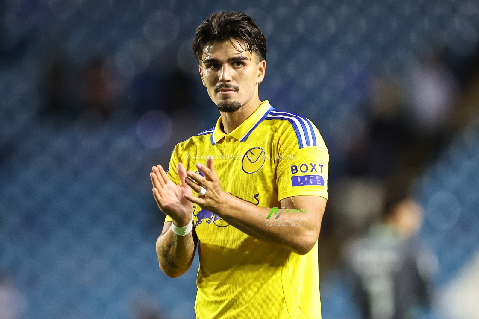 Pascal Struijk of Leeds United applauds the travelling fans during the Sky Bet Championship match Sheffield Wednesday vs Leeds United at Hillsborough, Sheffield, United Kingdom, 23rd August 2024

(Photo by Mark Cosgrove/News Images)