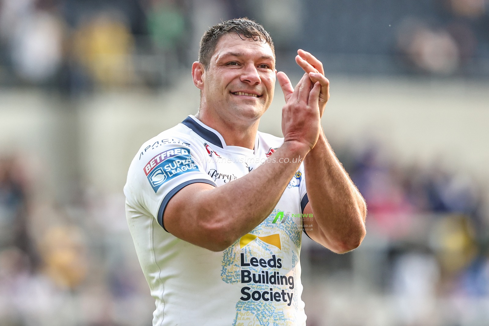 Ryan Hall of Leeds Rhinos applauds the fans after the game during the Betfred Super League Round 13 match Leeds Rhinos vs Wakefield Trinity at Headingley Stadium, Leeds, United Kingdom, 31st May 2025

(Photo by Alfie Cosgrove/News Images)