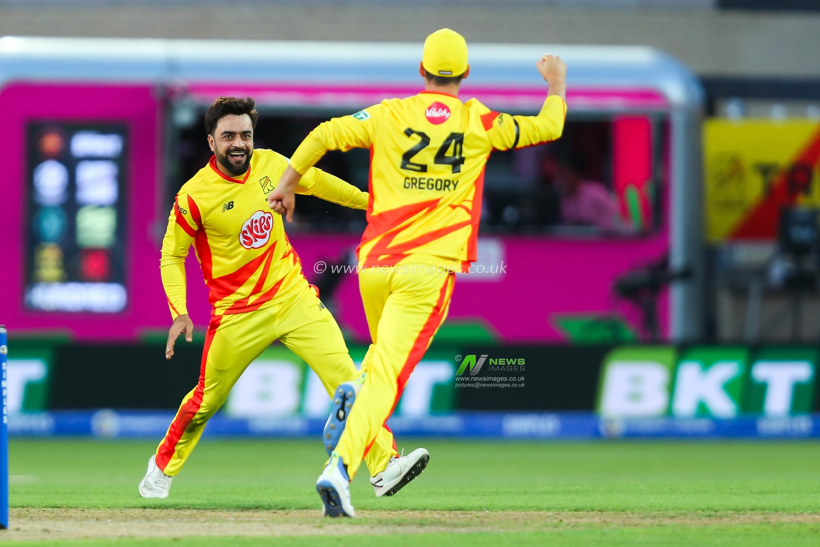 Imad Wasim of Trent Rockets celebrates with teammates after the dismissal of Keaton Jennings of London Spirit during the The Hundred match Trent Rockets vs London Spirit at Trent Bridge, Nottingham, United Kingdom, 7th August 2024

(Photo by Izzy Poles/News Images)