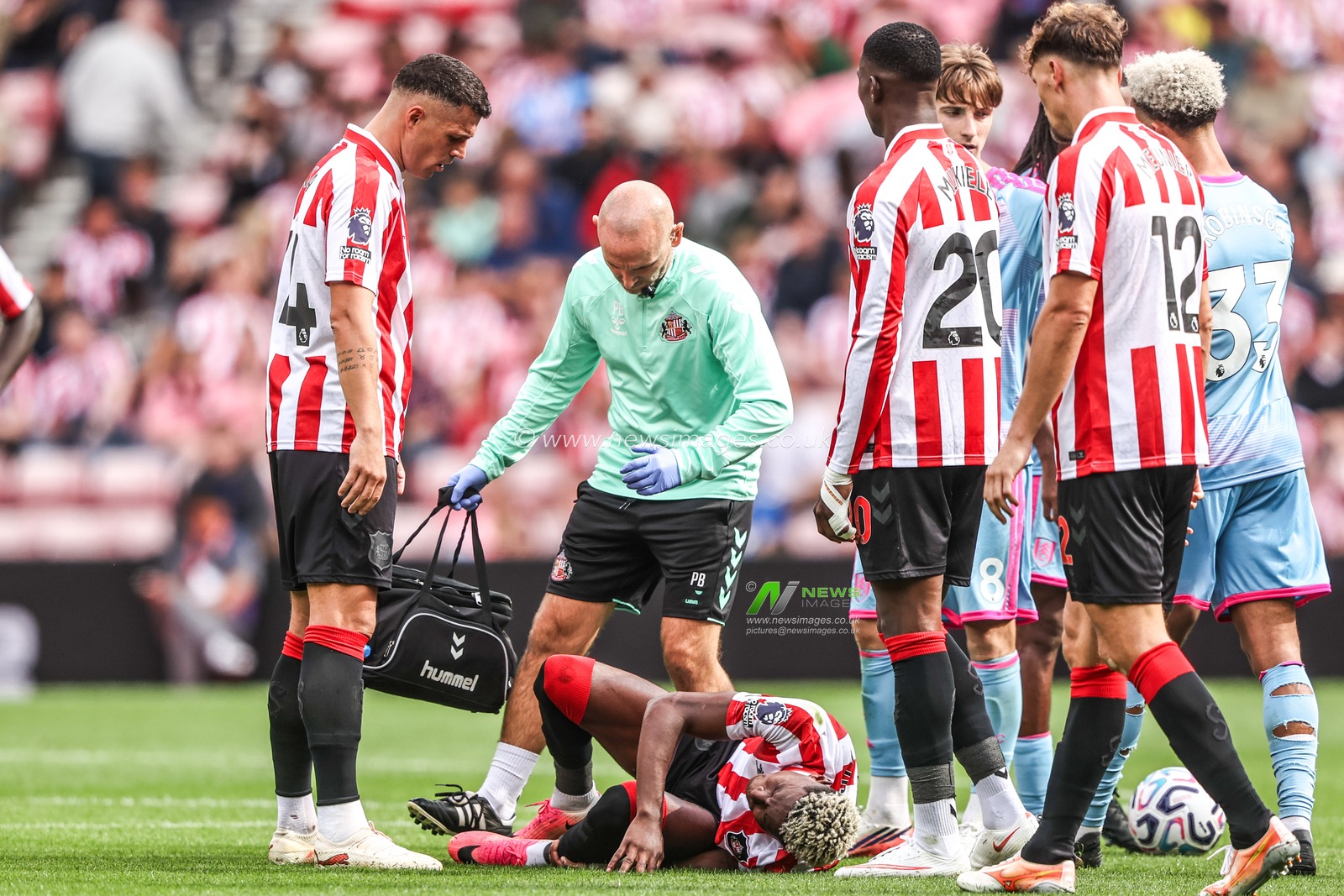 Nilson Angulo of Sunderland takes a knock during the Premier League match Sunderland vs Fulham at Stadium Of Light, Sunderland, United Kingdom on 30 August 2026

(Photo by Alfie Cosgrove/News Images)