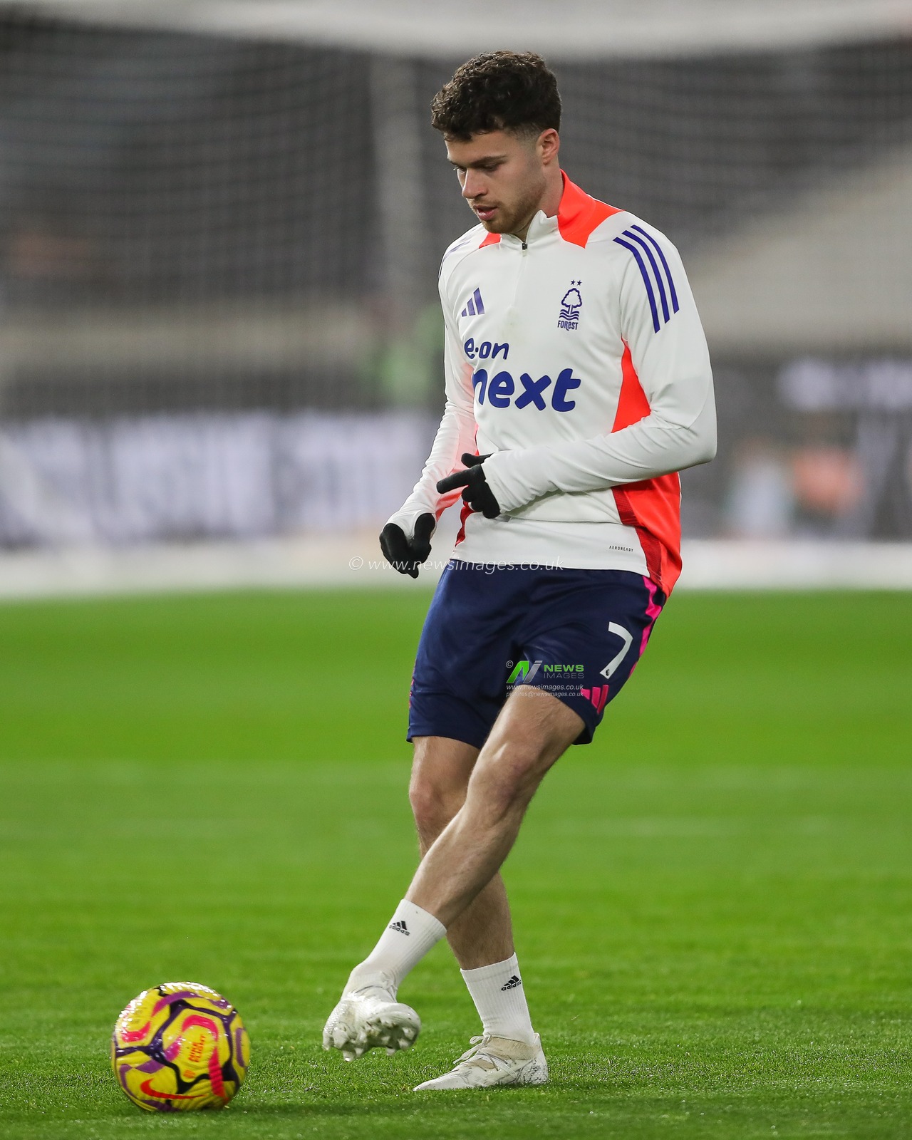 Neco Williams of Nottingham Forest during the pre-game warmup ahead of the Premier League match Wolverhampton Wanderers vs Nottingham Forest at Molineux, Wolverhampton, United Kingdom, 6th January 2025

(Photo by Gareth Evans/News Images)
