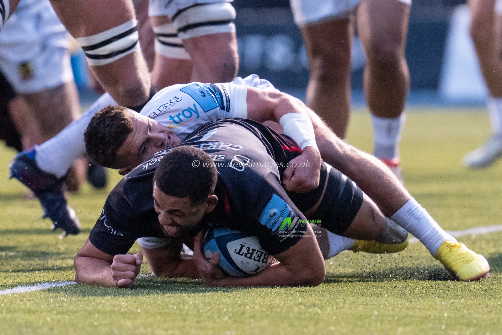 Andy Christie #6 of Saracens scores a try during the Gallagher Premiership match Saracens vs Exeter Chiefs at StoneX Stadium, London, United Kingdom, 31st December 2022

(Photo by Richard Washbrooke/News Images)