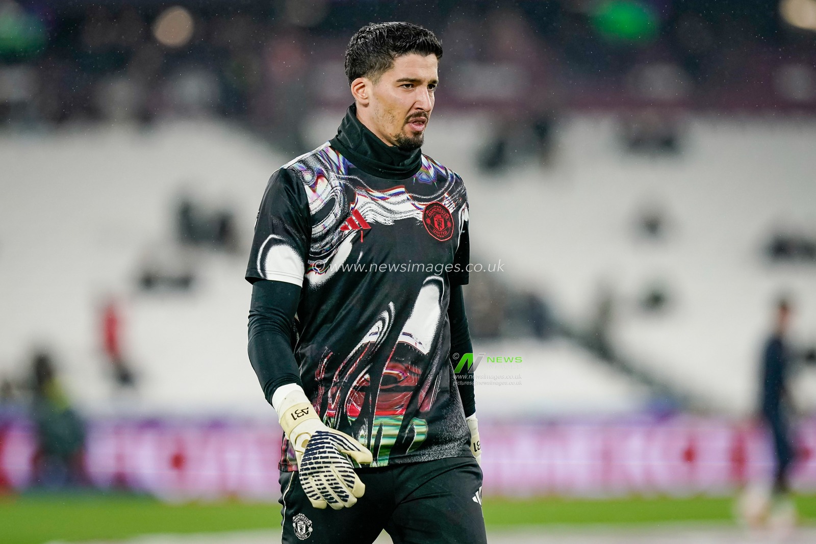 Manchester United goalkeeper Altay Bayındır in the pregame warmup session  during the Premier League match West Ham United vs Manchester United at London Stadium, London, United Kingdom on 10 February 2026

(Photo by Maynard Manyowa/News Images)