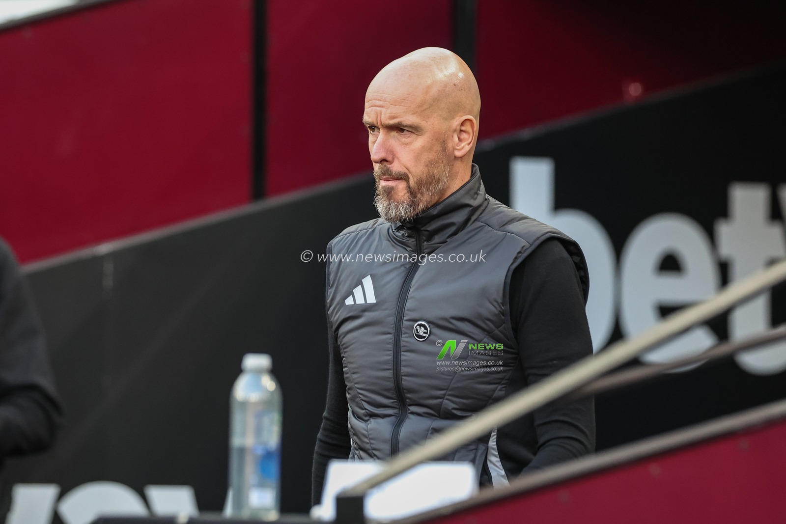 Erik ten Hag manager of Manchester United during the Premier League match West Ham United vs Manchester United at London Stadium, London, United Kingdom, 27th October 2024

(Photo by Mark Cosgrove/News Images)