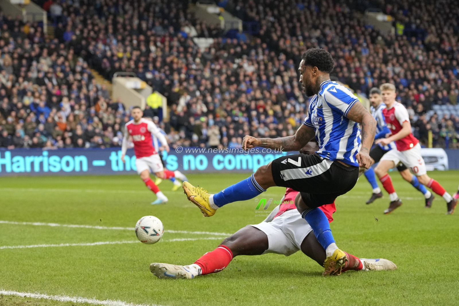 Mallik Wilks #7 of Sheffield Wednesday crosses into the box during the Emirates FA Cup Fourth Round match Sheffield Wednesday vs Fleetwood Town at Hillsborough, Sheffield, United Kingdom, 28th January 2023

(Photo by Steve Flynn/News Images)