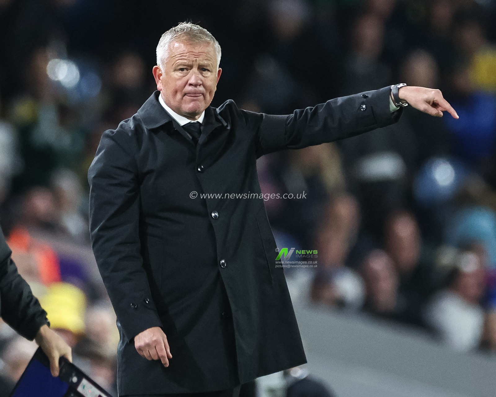 Chris Wilder manager of Sheffield United gives his team instructions during the Sky Bet Championship match Leeds United vs Sheffield United at Elland Road, Leeds, United Kingdom, 18th October 2024

(Photo by Mark Cosgrove/News Images)