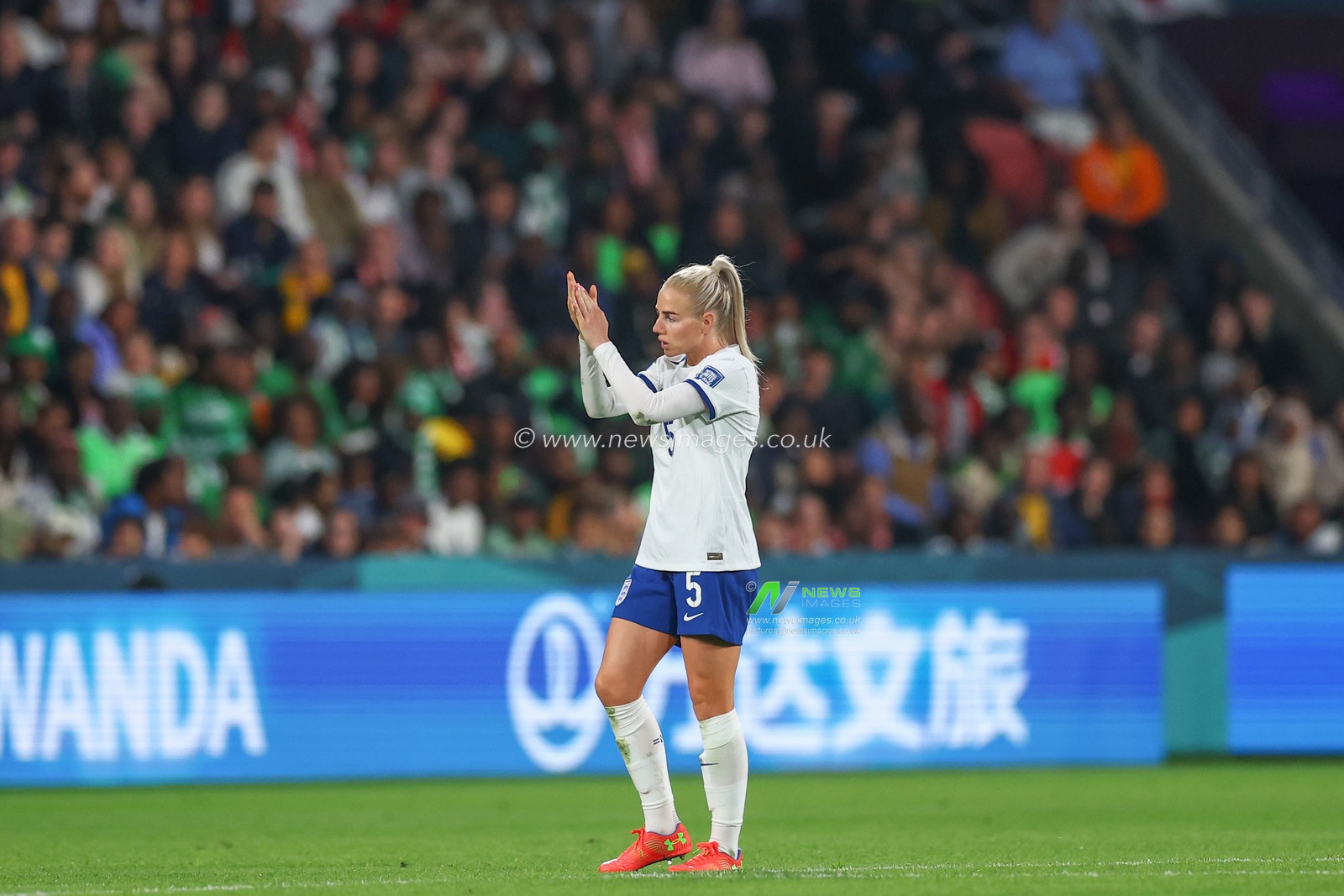 Alex Greenwood #5 of England applauds the fans during the FIFA Women's World Cup 2023 match England Women vs Nigeria Women at Suncorp Stadium, Brisbane, Australia, 7th August 2023

(Photo by Patrick Hoelscher/News Images)