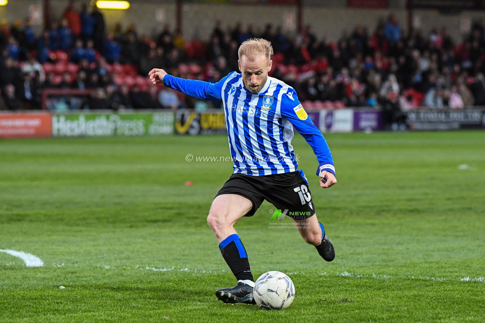 Barry Bannan #10 of Sheffield Wednesday has a shot at goal