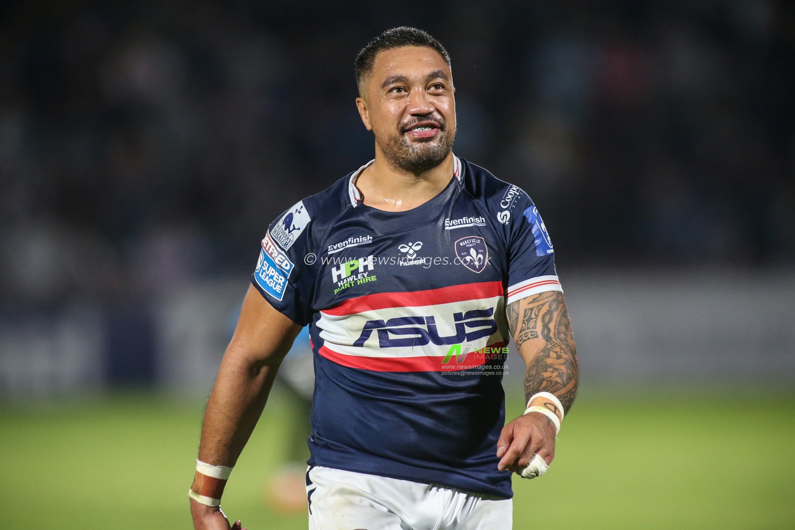 Tinirau Arona (10) of Wakefield Trinity during the game