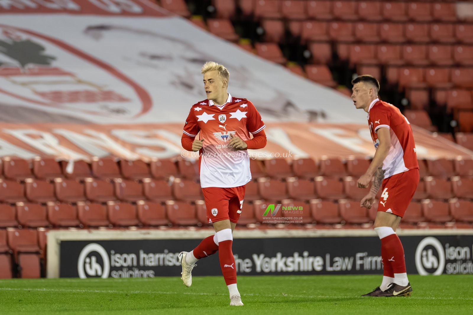 Harrison Nejman #32 of Barnsley makes his debut at Oakwell during the Carabao Cup match Barnsley vs Tranmere Rovers at Oakwell, Barnsley, United Kingdom, 8th August 2023

(Photo by Mark Cosgrove/News Images)\b32