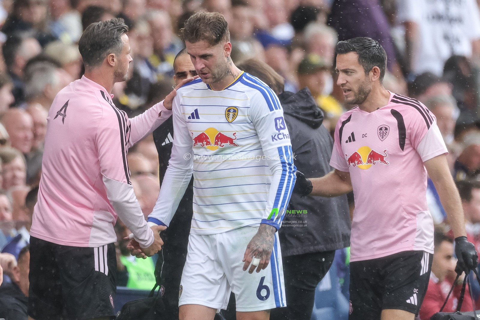 Joe Rodon of Leeds United leaves the field of play injured during the Premier League match Leeds United vs Brentford at Elland Road, Leeds, United Kingdom on 30 August 2026

(Photo by Mark Cosgrove/News Images)