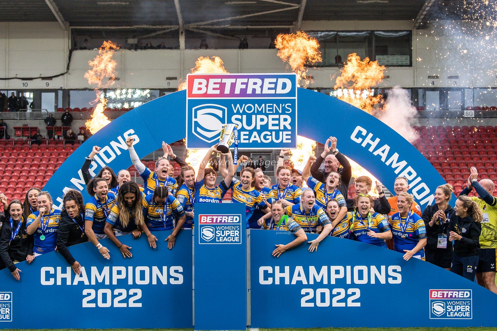 Leeds Rhinos Women Celebrate winning the Betfred Women's Super league Grand Final at Totally Wicked Stadium, St Helens, United Kingdom, 18th September 2022

(Photo by Craig Thomas/News Images)