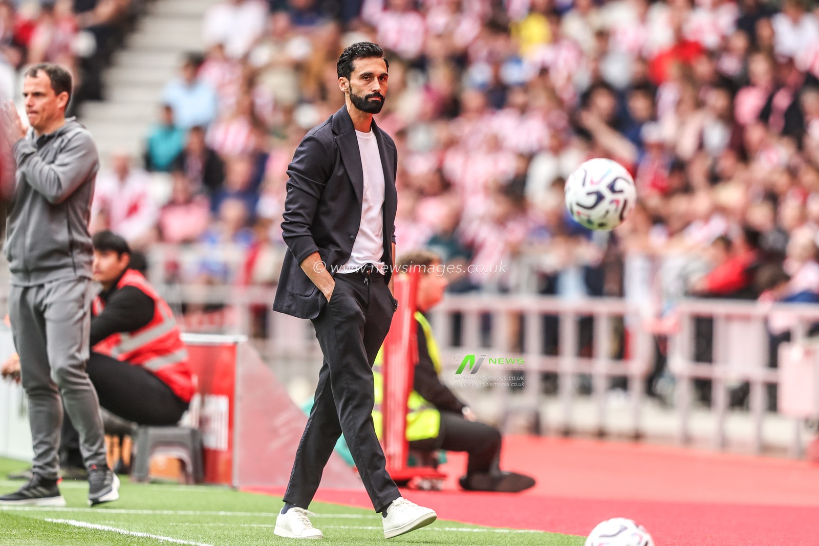 Alvaro Arbeloa manager of Fulham reacts as the ball goes out for a Sunderland throw in during the Premier League match Sunderland vs Fulham at Stadium Of Light, Sunderland, United Kingdom on 30 August 2026

(Photo by Alfie Cosgrove/News Images)