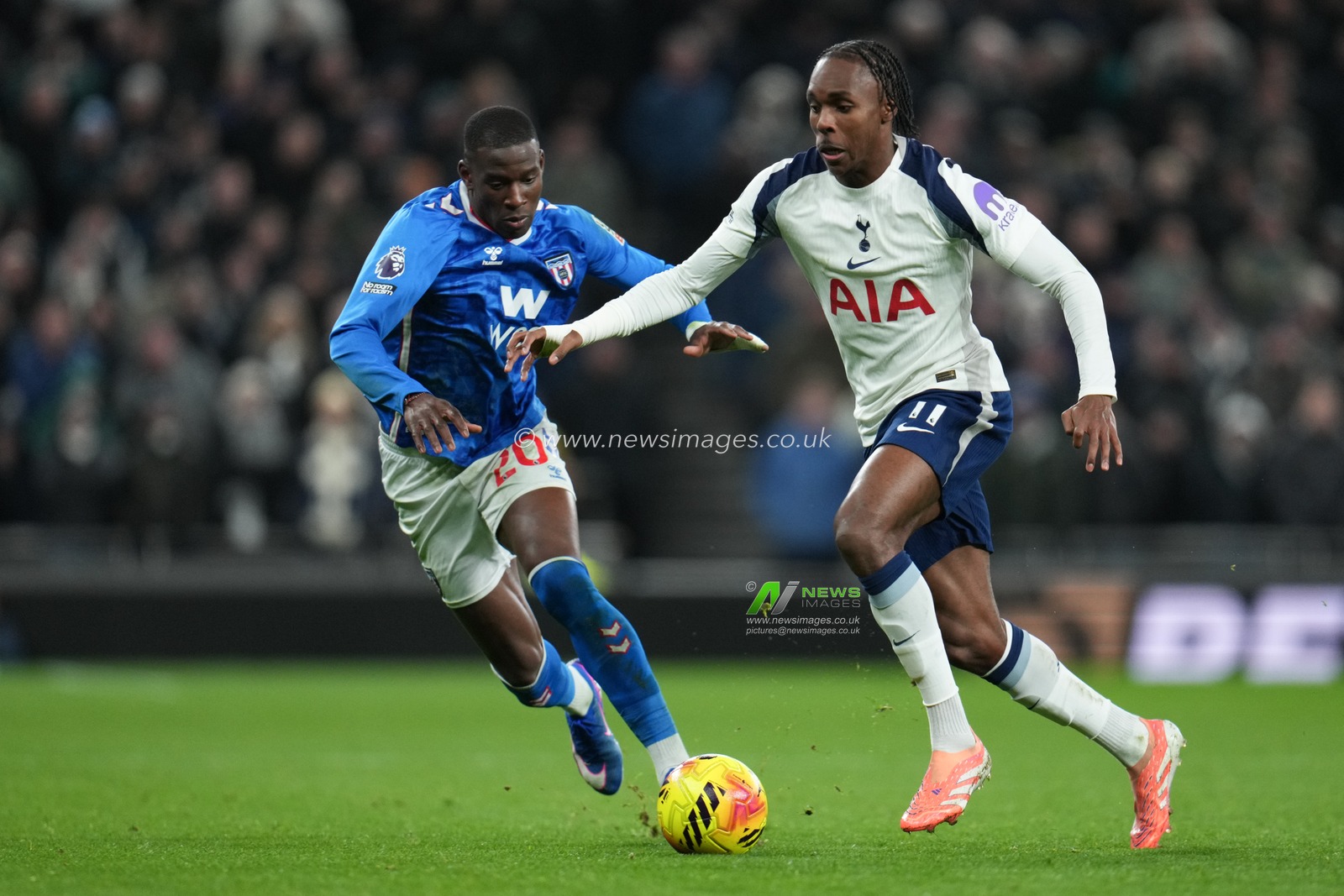 Mathys Tel of Tottenham Hotspur on the ball under pressure from Nordi Mukiele of Sunderland during the Premier League match Tottenham Hotspur vs Sunderland at Tottenham Hotspur Stadium, London, United Kingdom, 4th January 2026

(Photo by Harvey Murphy/News Images)

*** GER AUT SUI OUT ***