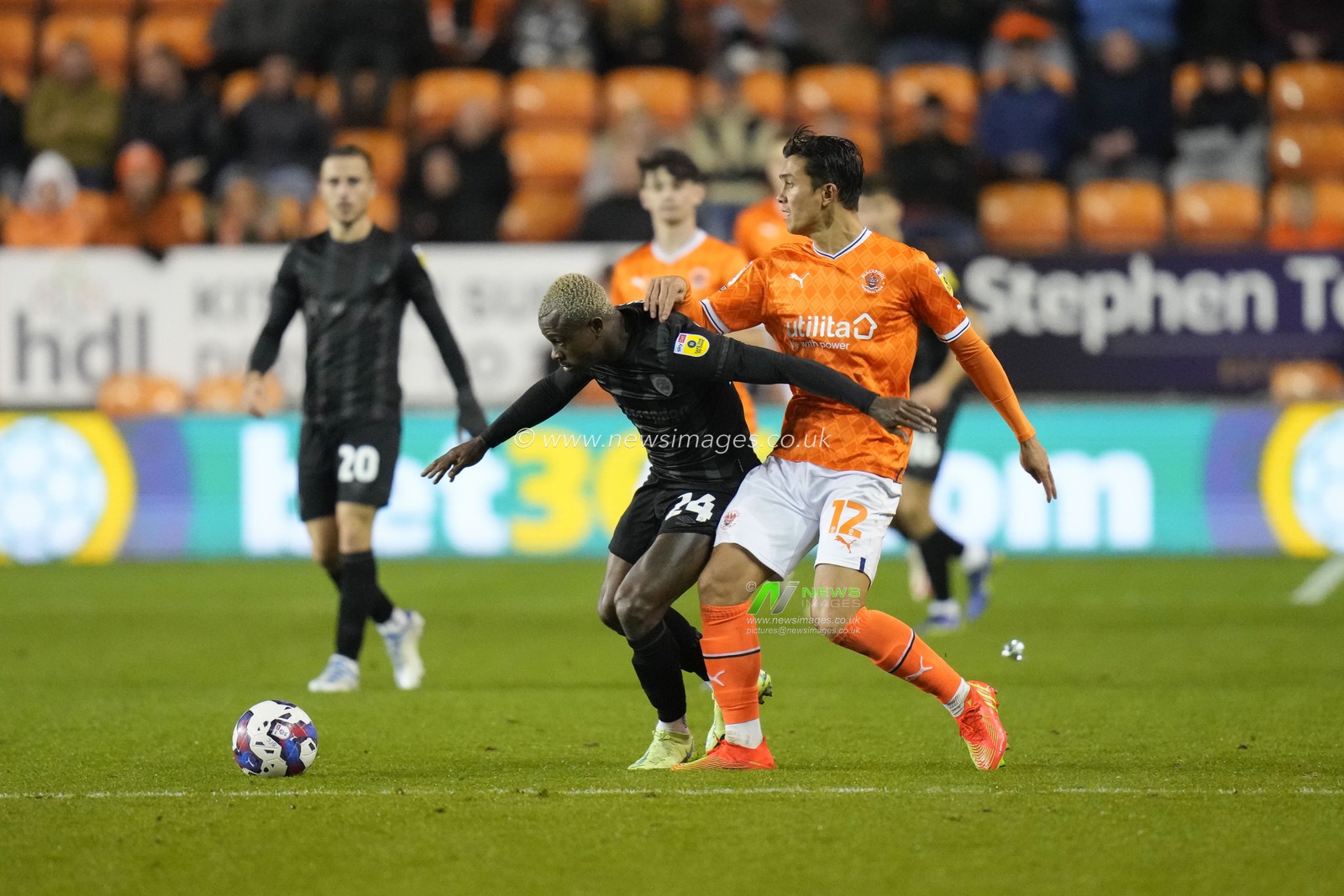 Jean MichaÃ«l Seri #24 of Hull City competes for the ball with Kenny Dougall #12 of Blackpool during the Sky Bet Championship match Blackpool vs Hull City at Bloomfield Road, Blackpool, United Kingdom, 19th October 2022

(Photo by Steve Flynn/News Images)