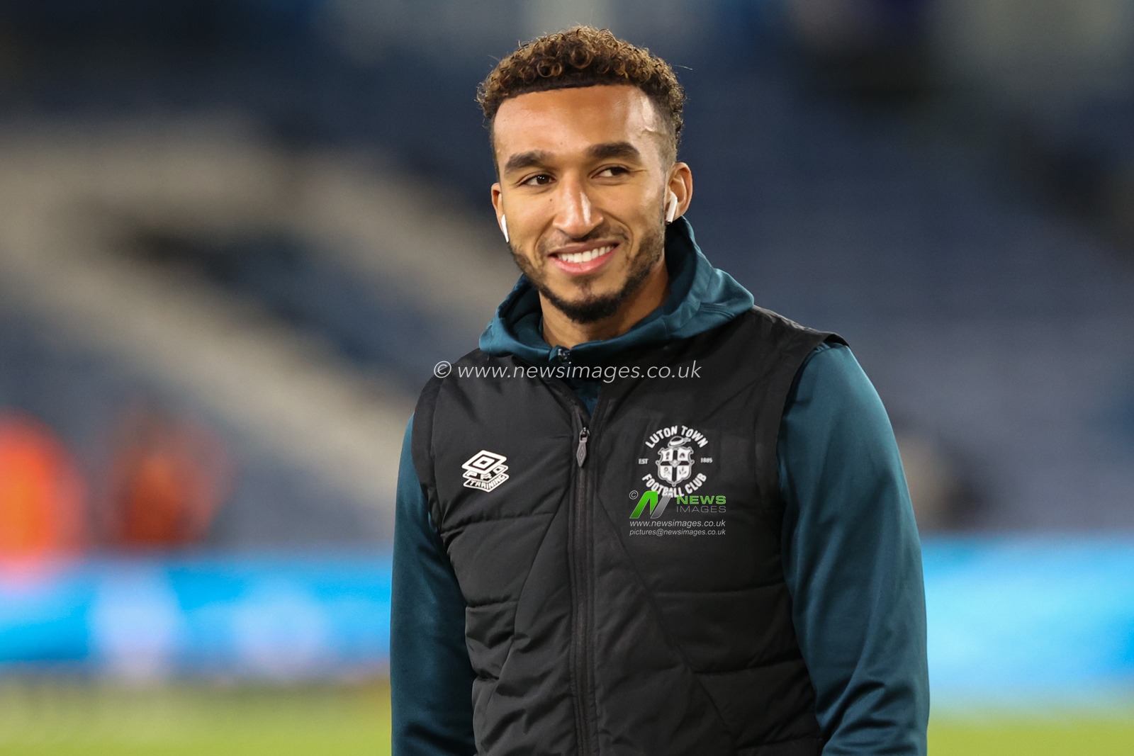 Jacob Brown of Luton Town arrives during the Sky Bet Championship match Leeds United vs Luton Town at Elland Road, Leeds, United Kingdom, 27th November 2024

(Photo by Alfie Cosgrove/News Images)