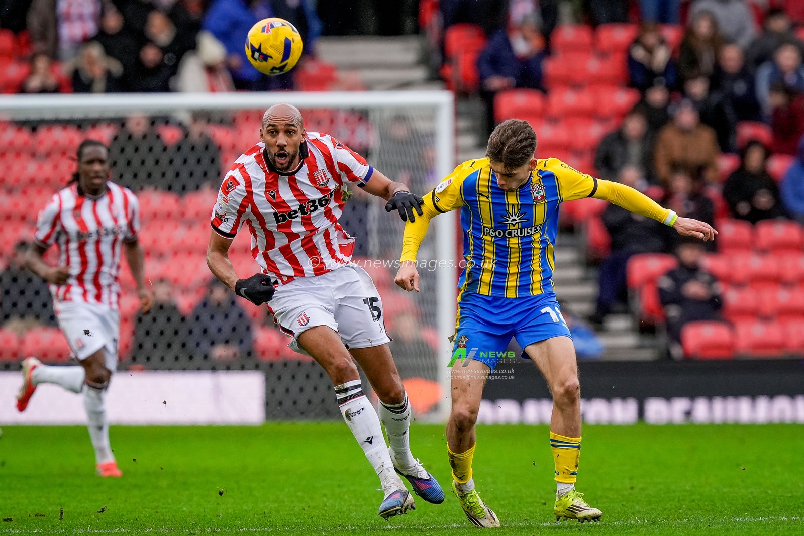 Steven Nzonzi of Stoke City battles for the ball  with Tom Fellows of Southampton during the Sky Bet Championship match Stoke City vs Southampton at Bet365 Stadium, Stoke-on-Trent, United Kingdom, 31st January 2026

(Photo by Maynard Manyowa/News Images)