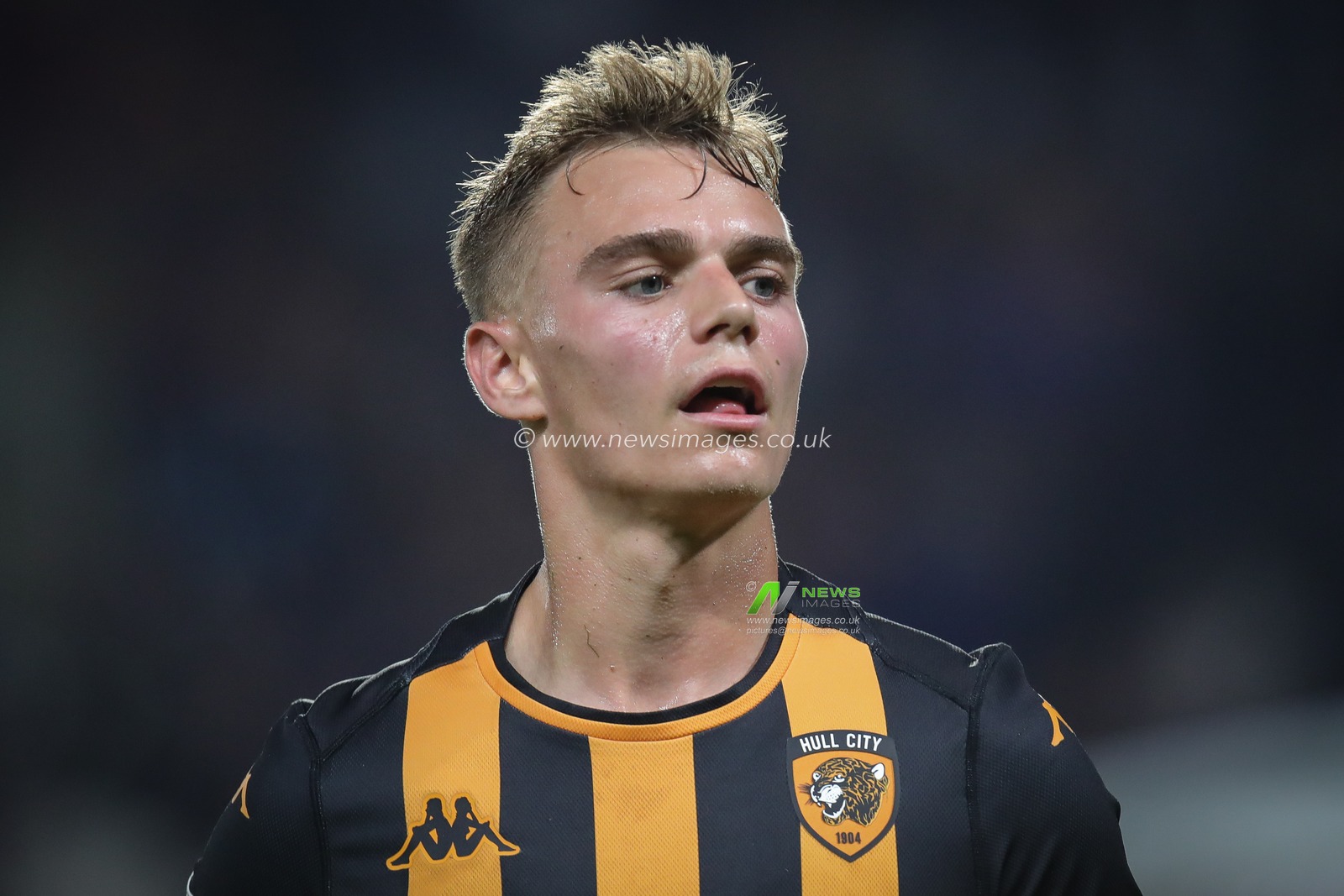 Scott Twine #30 of Hull City during the Sky Bet Championship match Hull City vs Coventry City at MKM Stadium, Hull, United Kingdom, 15th September 2023

(Photo by James Heaton/News Images)