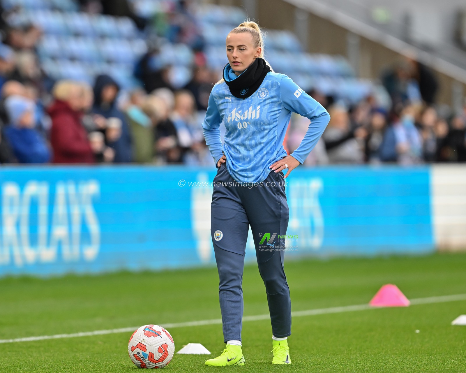 Chloe Kelly of Manchester City Women warms up ahead of the Barclays Women's Super League match Manchester City Women vs Aston Villa Women at Joie Stadium, Manchester, United Kingdom, 20th October 2024

(Photo by Cody Froggatt/News Images)