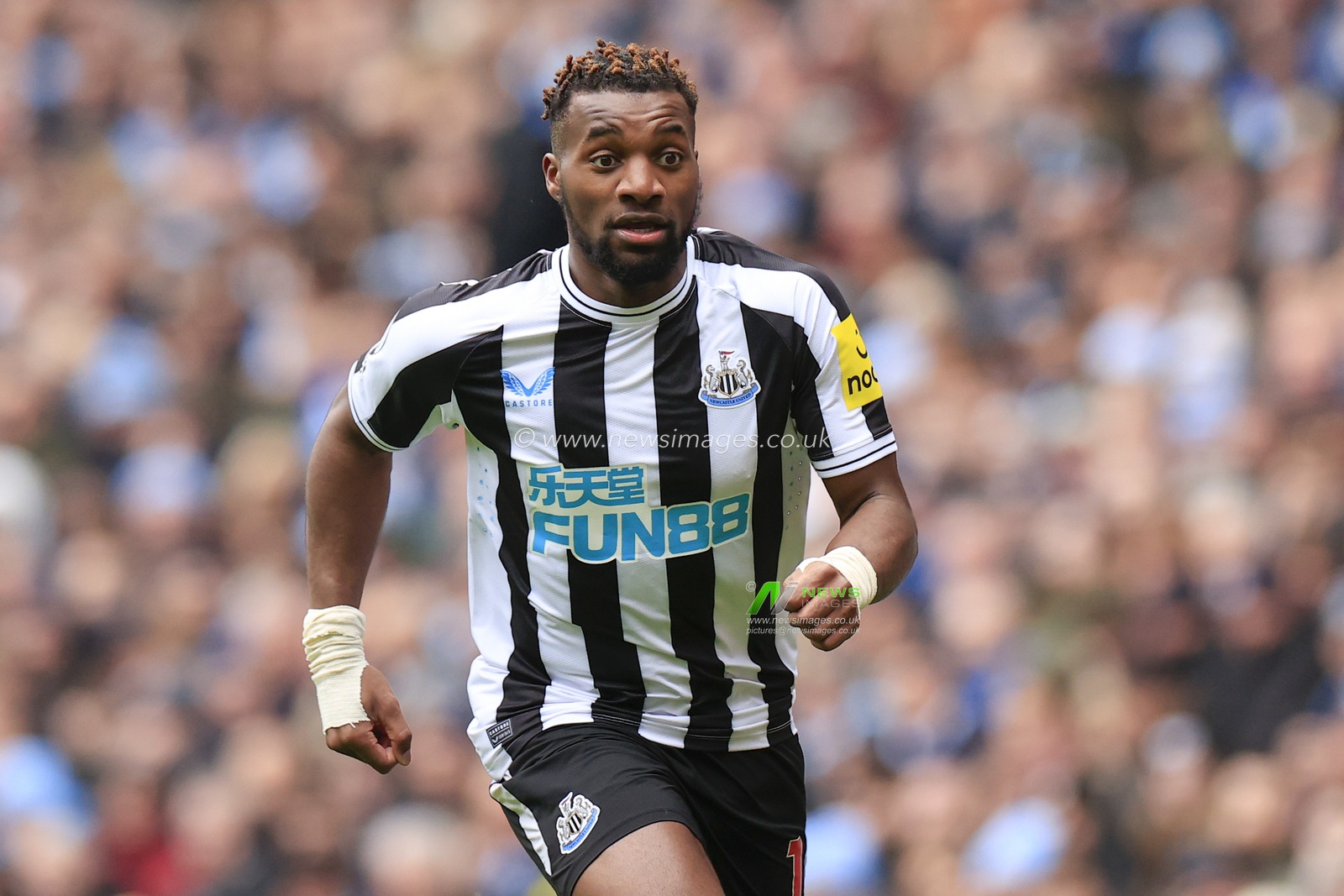 Allan Saint-Maximin #10 of Newcastle United during the Premier League match Manchester City vs Newcastle United at Etihad Stadium, Manchester, United Kingdom, 4th March 2023

(Photo by Conor Molloy/News Images)