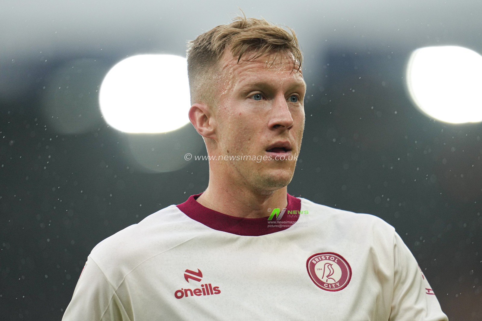 Ross McCrorie of Bristol City during the Sky Bet Championship match Luton Town vs Bristol City at Kenilworth Road, Luton, United Kingdom, 21st April 2025

(Photo by Harvey Murphy/News Images)