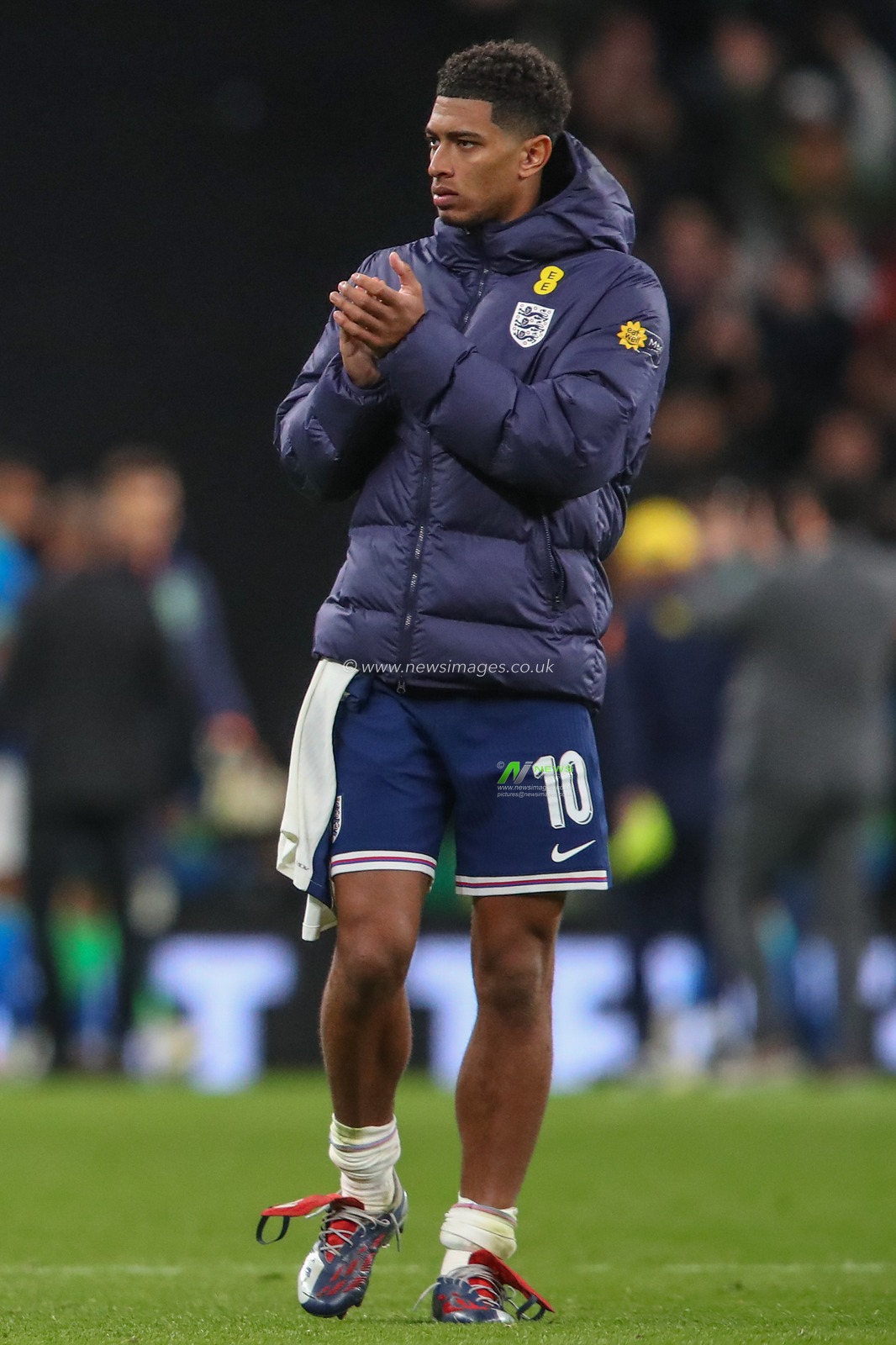 Jude Bellingham of England applauds the England fans after the game during the International Friendly match England vs Brazil at Wembley Stadium, London, United Kingdom, 23rd March 2024

(Photo by Gareth Evans/News Images)