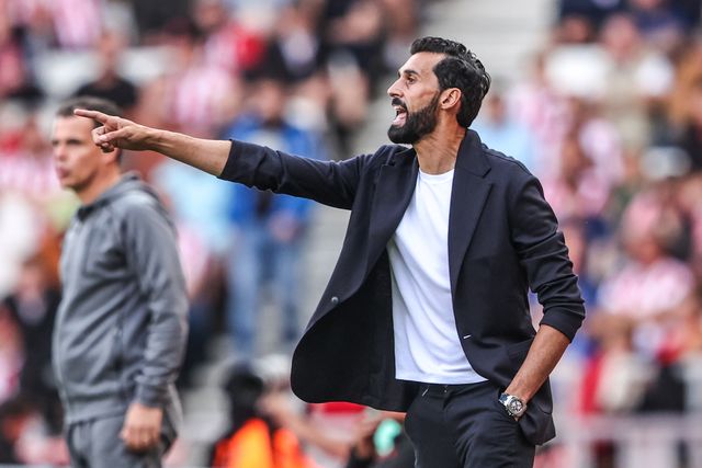 Alvaro Arbeloa manager of Fulham gives his team instructions during the Premier League match Sunderland vs Fulham at Stadium Of Light, Sunderland, United Kingdom on 30 August 2026

(Photo by Alfie Cosgrove/News Images)