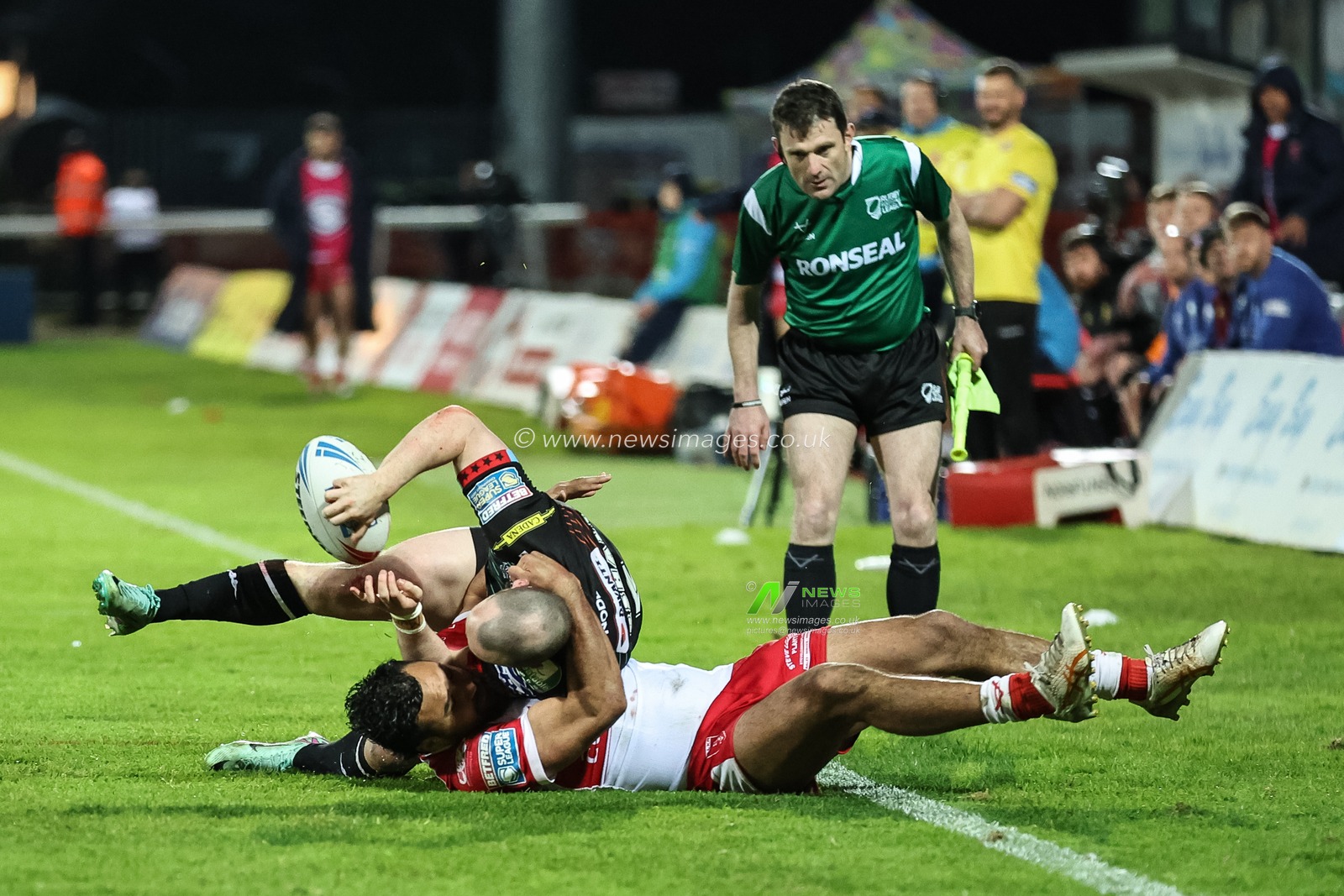 Liam Marshall of Wigan Warriors is tackled by Peta Hiku of Hull KR during the Betfred Super League Round 9 match Hull KR vs Wigan Warriors at Sewell Group Craven Park, Kingston upon Hull, United Kingdom, 26th April 2024

(Photo by Mark Cosgrove/News Images)