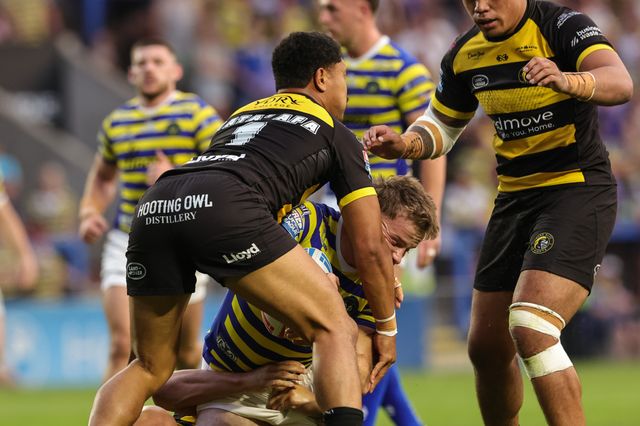 Luke Thomas of Warrington Wolves is tackled by Toa Mata'afa of York Knights during the Betfred Super League round 23 match Warrington Wolves vs York Knights at The Halliwell Jones Stadium, Warrington, United Kingdom on 13 August 2026

(Photo by Mark Cosgrove/News Images)