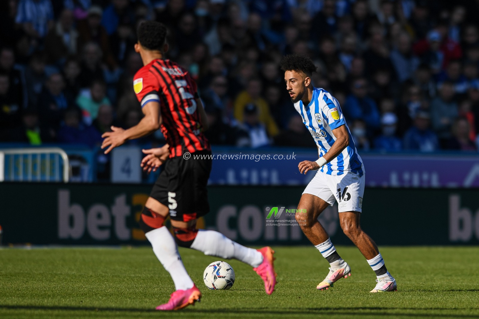 Sorba Thomas #16 of Huddersfield Town starts an attacking move
