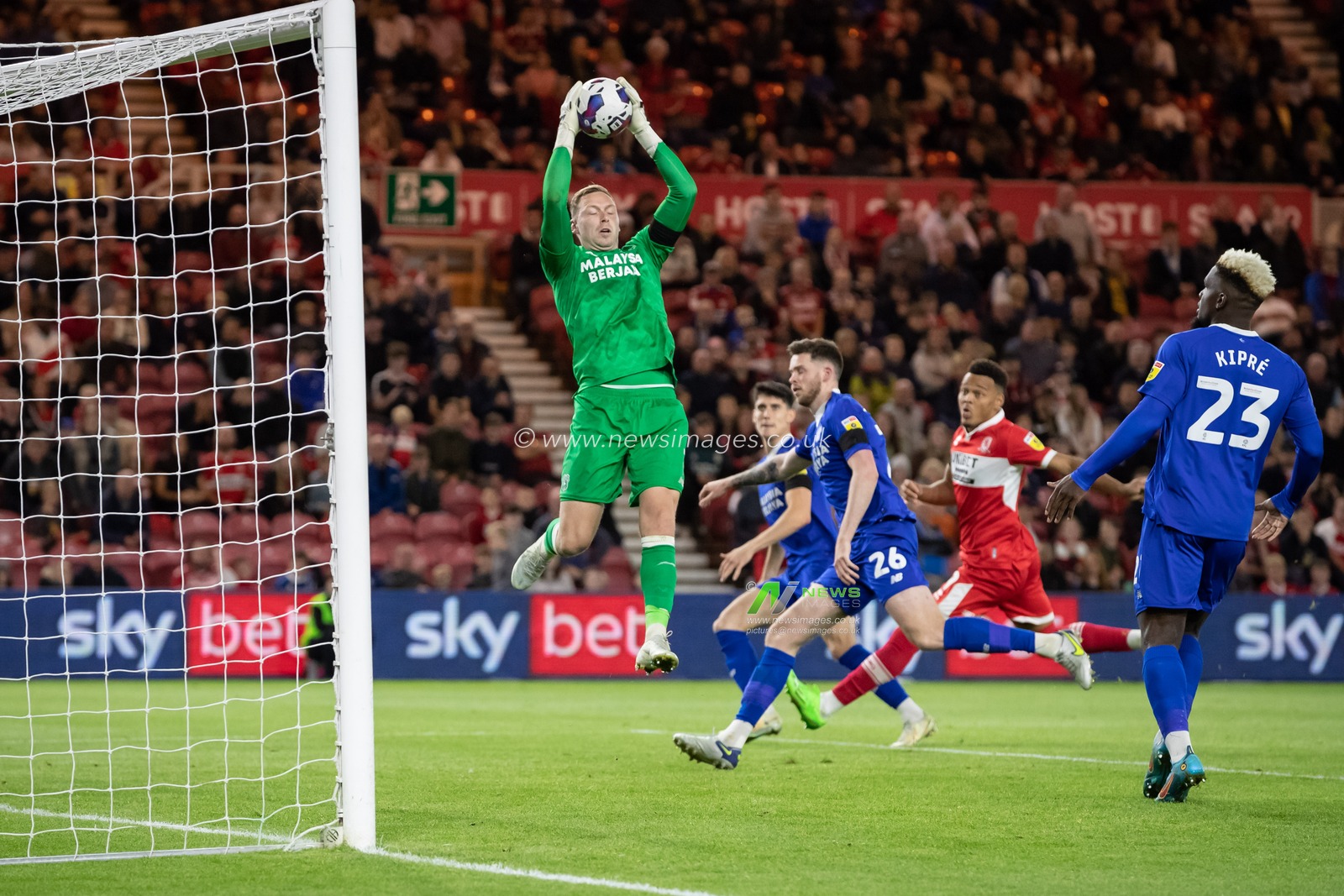 Ryan Allsop #1 of Cardiff City during the Sky Bet Championship match Middlesbrough vs Cardiff City at Riverside Stadium, Middlesbrough, United Kingdom, 13th September 2022

(Photo by James Heaton/News Images)