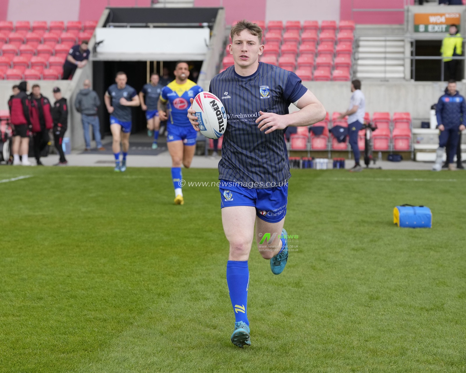 Matty Nicholson of Warrington Wolves warms up before the Betfred Super League Round 9 match Salford Red Devils vs Warrington Wolves at Salford Community Stadium, Eccles, United Kingdom, 27th April 2024

(Photo by Steve Flynn/News Images)