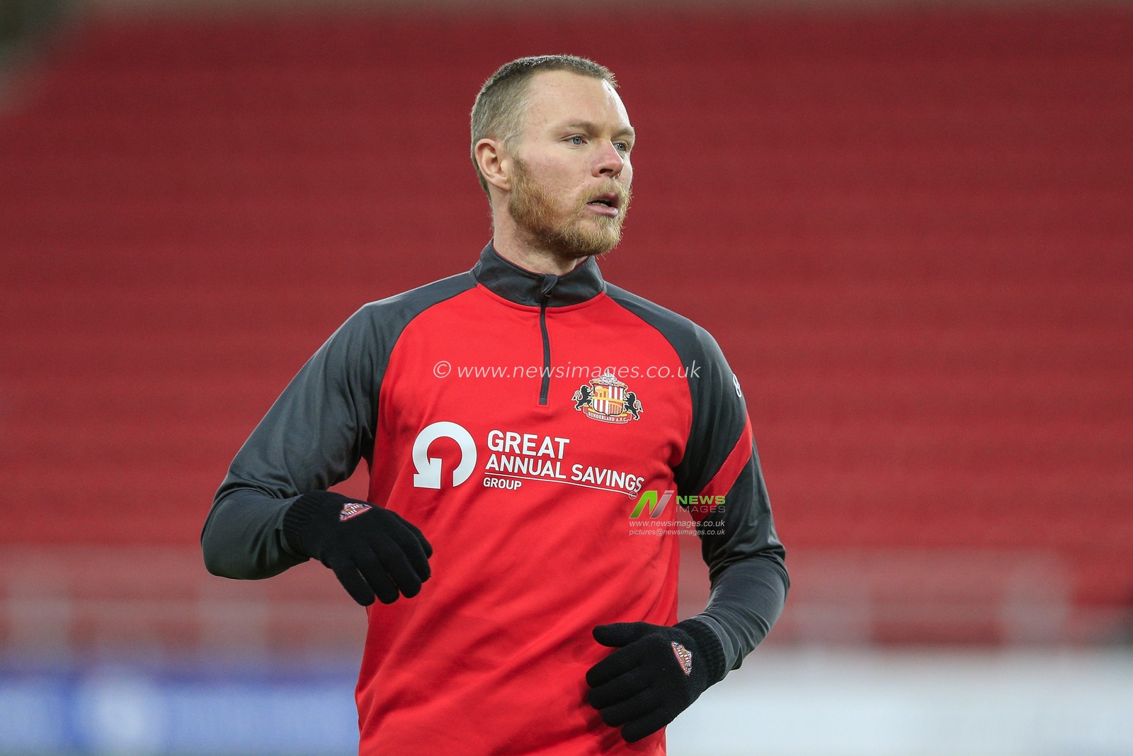 Aiden O'Brien #10 of Sunderland during the pre-game warmup