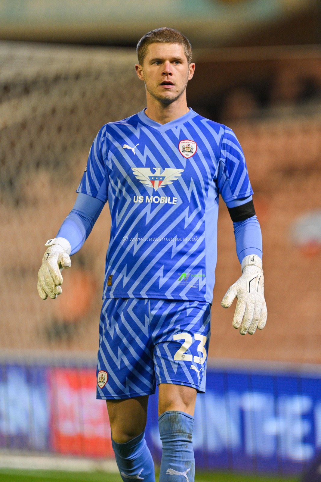 Ben Killip #23 of Barnsley, during the Sky Bet League 1 match Barnsley vs Wycombe Wanderers at Oakwell, Barnsley, United Kingdom, 28th November 2023

(Photo by Cody Froggatt/News Images)
