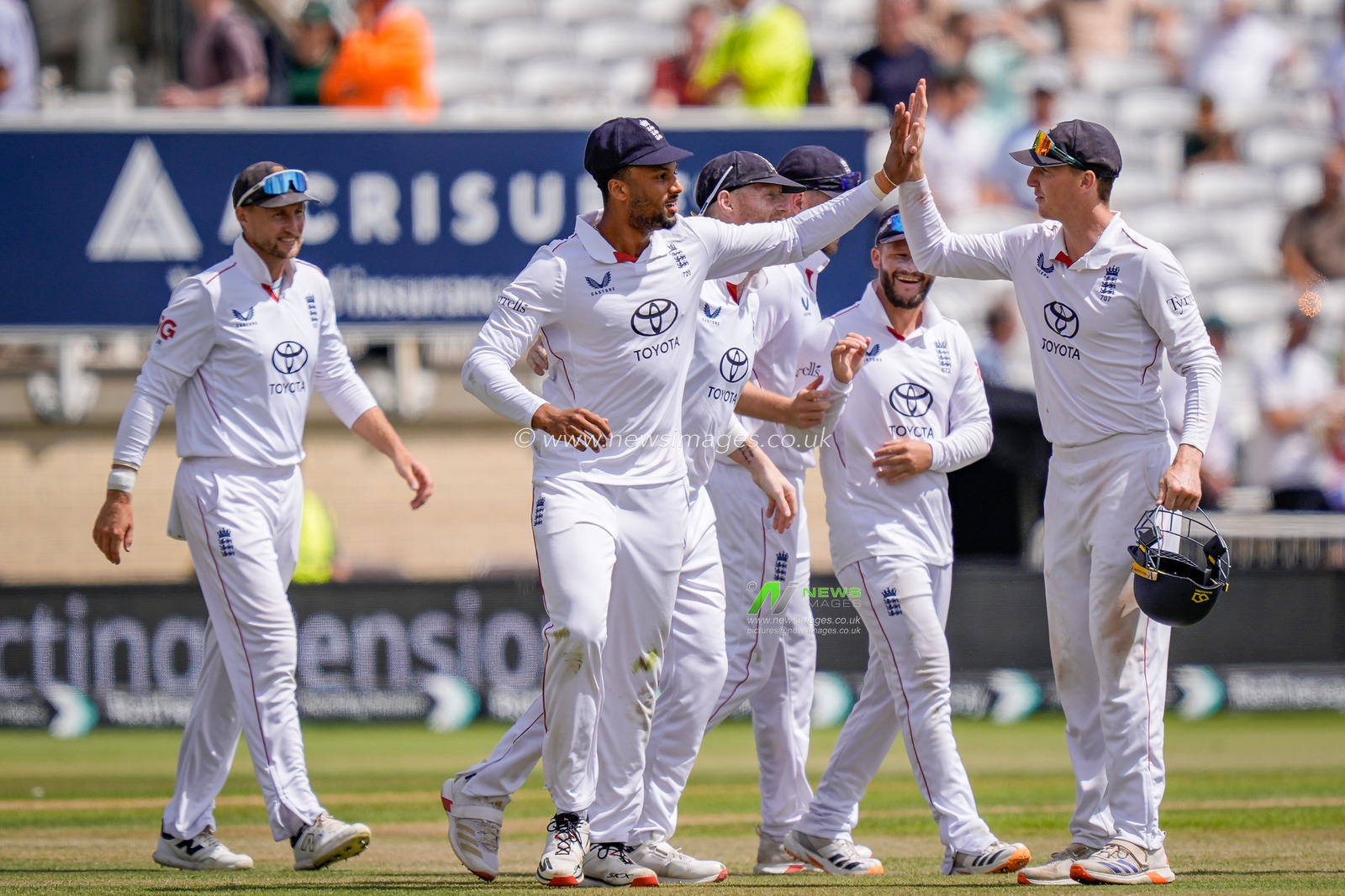 Emilio Gay of England celebrates the wicket of Tom Blundell of New Zealand caught hooking the ball off the bowling off Jofra Archer of England during the 3rd Rothesay Test Match Day 4 match England vs New Zealand at Trent Bridge, Nottingham, United Kingdom on 28 June 2026

(Photo by Maynard Manyowa/News Images)