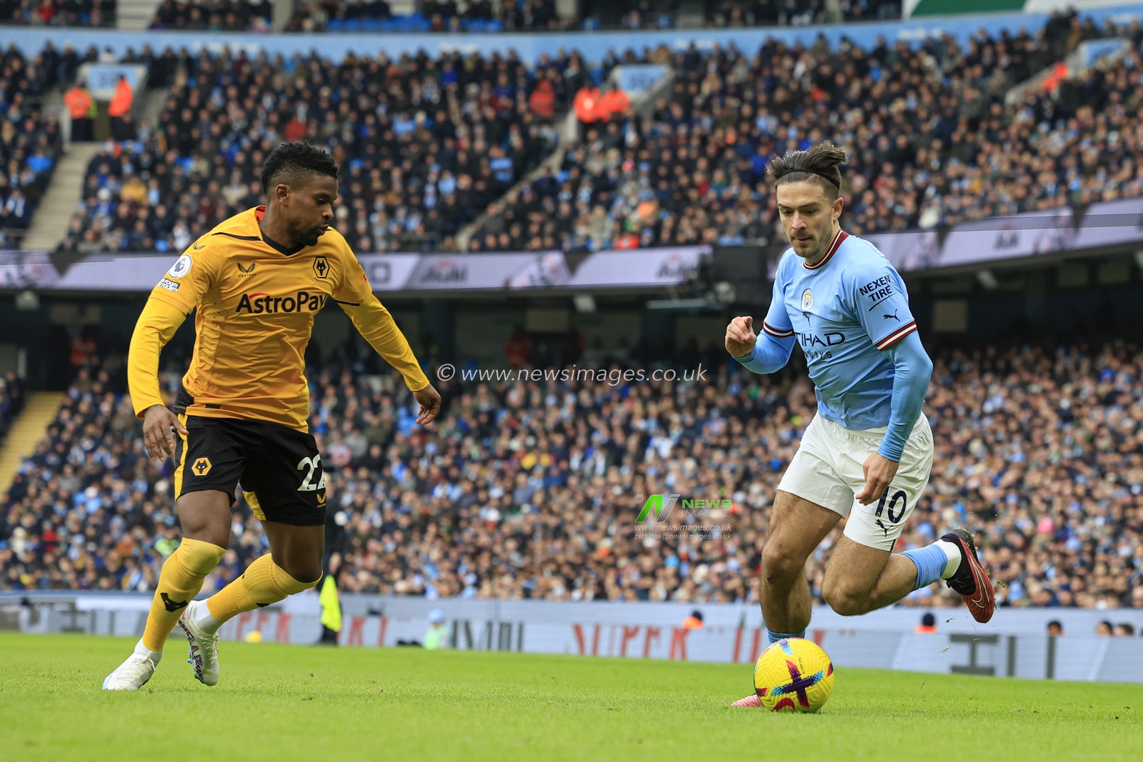 Jack Grealish #10 of Manchester City turns past Nelson Semedo #22 of Wolverhampton Wanderers during the Premier League match Manchester City vs Wolverhampton Wanderers at Etihad Stadium, Manchester, United Kingdom, 22nd January 2023

(Photo by Conor Molloy/News Images)