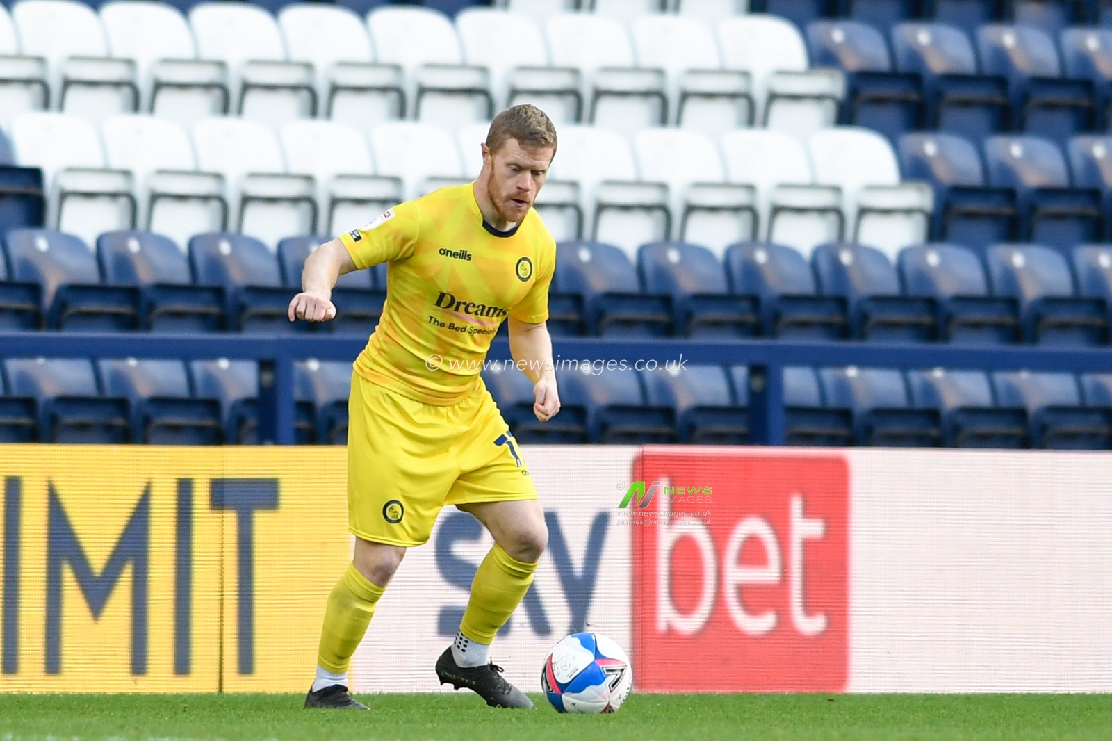 Daryl Horgan #17 of Wycombe Wanderers with the ball