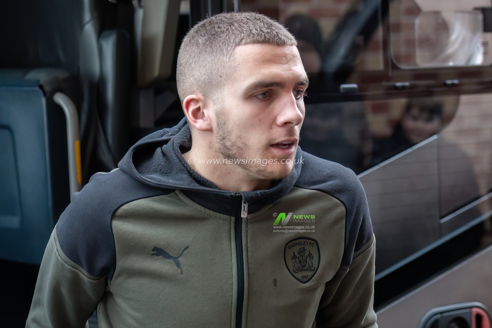 Owen Dodgson #29 of Barnsley arrives during the Sky Bet League 1 match Port Vale vs Barnsley at Vale Park, Burslem, United Kingdom, 26th December 2023

(Photo by Alfie Cosgrove/News Images)