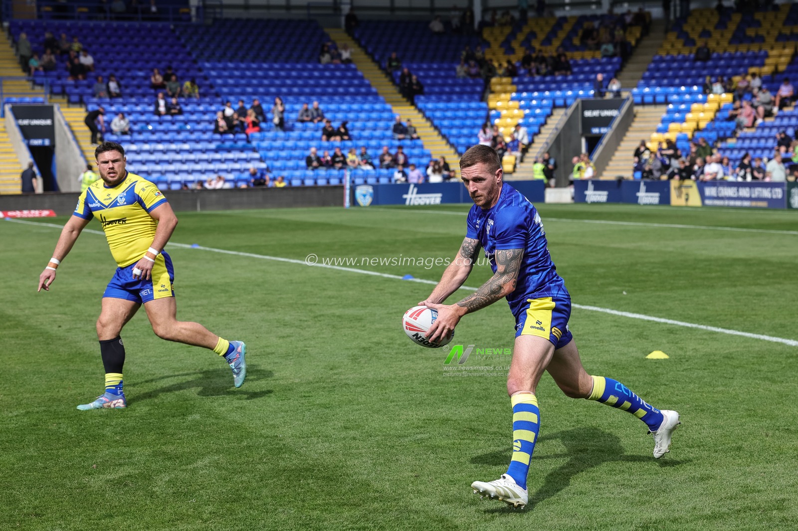 Marc Sneyd of Warrington Wolves in the pre-game warm up during the Betfred Super League Round 25 match Warrington Wolves vs Leigh Leopards at Halliwell Jones Stadium, Warrington, United Kingdom, 6th September 2025

(Photo by Mark Cosgrove/News Images)